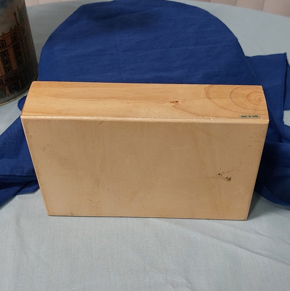 Double Nine Dominoes Set in Wood Box w/Glass Lid - The Classic Collection - Picture 8 of 8